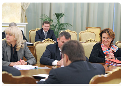 Minister of Healthcare and Social Development Tatyana Golikova, Minister of Defence Anatoly Serdyukov and Agriculture Minister Yelena Skrynnik at a meeting of the Government Presidium|13 october, 2011|17:24