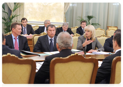 Deputy Prime Minister Sergei Ivanov, Deputy Prime Minister Igor Sechin and Minister of Healthcare and Social Development Tatyana Golikova at a meeting of the Government Presidium|13 october, 2011|17:24