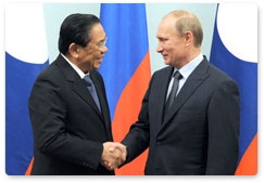 Prime Minister Vladimir Putin meets with the President of the Lao People's Democratic Republic, Choummaly Sayasone