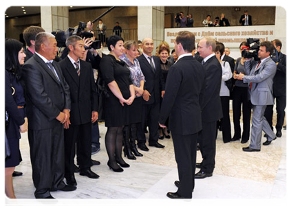 President Dmitry Medvedev and Prime Minister Vladimir Putin attend a gala concert in honour of Agricultural and Processing Industries Workers' Day|14 october, 2011|21:36