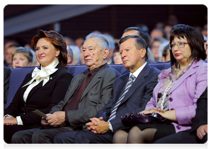 Agriculture Minister Yelena Skrynnik and First Deputy Prime Minister Viktor Zubkov at a gala concert in honour of Agricultural and Processing Industries Workers' Day|14 october, 2011|21:36