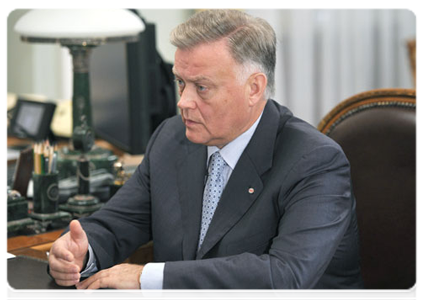 Russian Railways CEO Vladimir Yakunin at a meeting with Prime Minister Vladimir Putin|15 october, 2011|12:28