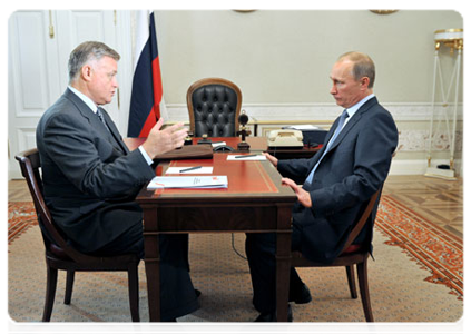 Prime Minister Vladimir Putin meets with Russian Railways President Vladimir Yakunin|18 october, 2011|16:06