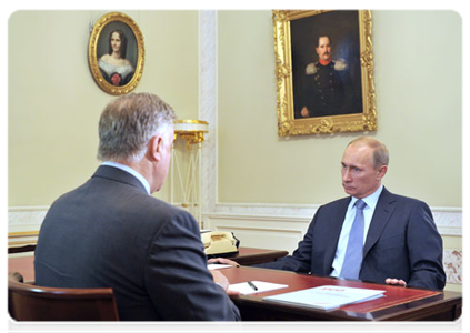 Prime Minister Vladimir Putin meets with Russian Railways President Vladimir Yakunin|18 october, 2011|16:10