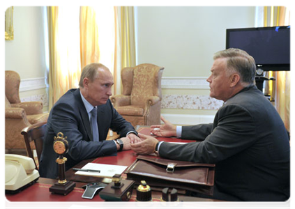 Prime Minister Vladimir Putin meets with Russian Railways President Vladimir Yakunin|18 october, 2011|16:11