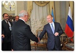 Russian Prime Minister Vladimir Putin meets with Ukrainian Prime Minister Mykola Azarov