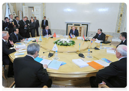 Prime Minister Vladimir Putin meeting with Eurasian Economic Community member states’ heads of government|19 october, 2011|15:18