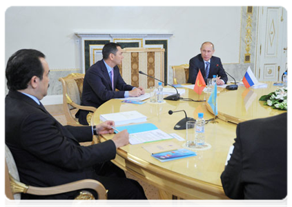 Prime Minister Vladimir Putin meeting with Eurasian Economic Community member states’ heads of government|19 october, 2011|15:18