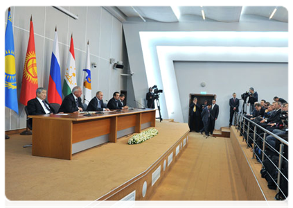 Prime Minister Vladimir Putin speaking at a news conference following a meeting of the EurAsEC Interstate Council and the Customs Union Supreme Governing Body|19 october, 2011|20:08
