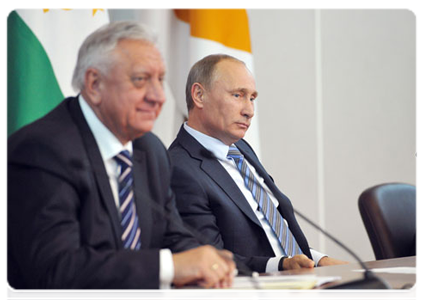 Prime Minister Vladimir Putin and Belarusian Prime Minister Mikhail Myasnikovich at a news conference following a meeting of the EurAsEC Interstate Council and the Customs Union Supreme Governing Body|19 october, 2011|20:08