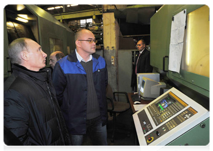 Prime Minister Vladimir Putin visiting the Proletarsky Zavod plant in St Petersburg|20 october, 2011|18:32