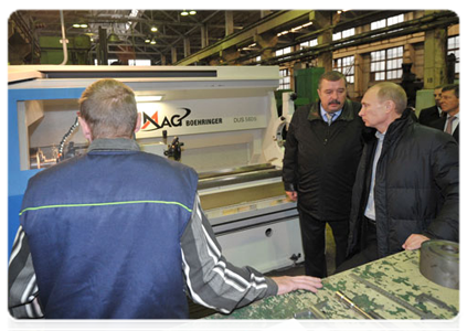 Prime Minister Vladimir Putin visiting the Proletarsky Zavod plant in St Petersburg|20 october, 2011|18:32