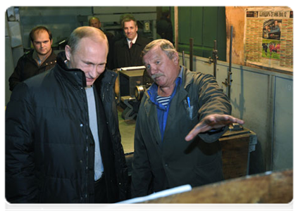 Prime Minister Vladimir Putin visiting the Proletarsky Zavod plant in St Petersburg|20 october, 2011|18:32