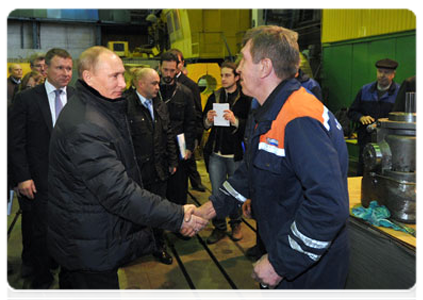 Prime Minister Vladimir Putin speaking with workers during his visit to the Proletarsky Zavod plant in St Petersburg|20 october, 2011|18:32