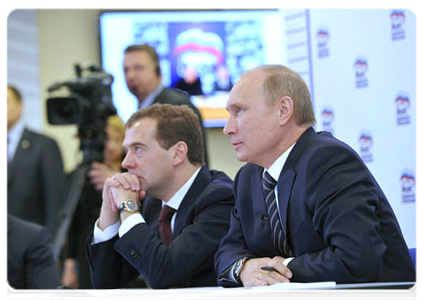 President Dmitry Medvedev and Prime Minister Vladimir Putin visiting United Russia’s headquarters where they held a video conference with its regional campaign offices|21 october, 2011|14:45