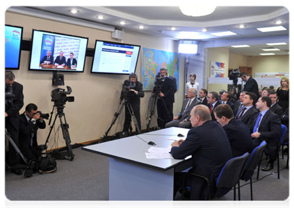 President Dmitry Medvedev and Prime Minister Vladimir Putin visiting United Russia’s headquarters where they held a video conference with its regional campaign offices|21 october, 2011|14:46