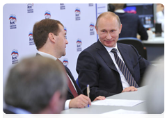 President Dmitry Medvedev and Prime Minister Vladimir Putin visiting United Russia’s headquarters where they held a video conference with its regional campaign offices|21 october, 2011|15:49