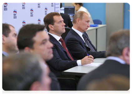 President Dmitry Medvedev and Prime Minister Vladimir Putin visiting United Russia’s headquarters where they held a video conference with its regional campaign offices|21 october, 2011|15:49