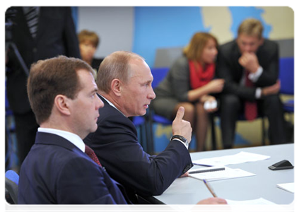 President Dmitry Medvedev and Prime Minister Vladimir Putin visiting United Russia’s headquarters where they held a video conference with its regional campaign offices|21 october, 2011|15:49