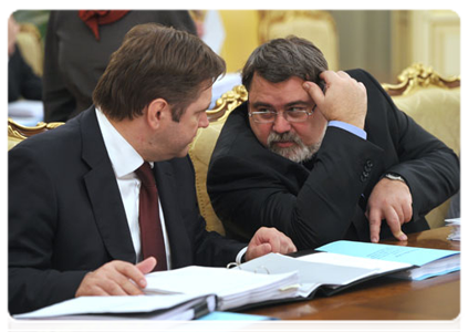 Minister of Energy Sergei Shmatko and head of the Federal Antimonopoly Service Igor Artemyev at a meeting of the Government Commission on Monitoring Foreign Investment|24 october, 2011|13:03