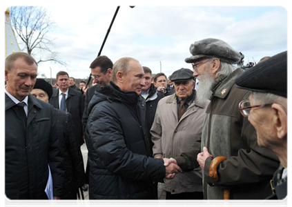 After the opening ceremony of the Khatsun memorial complex, Vladimir Putin spoke with war veterans|25 october, 2011|17:10