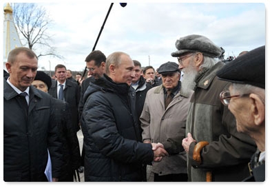 After the opening ceremony of the Khatsun memorial complex, Vladimir Putin spoke with war veterans and representatives of the Bryansky Front scout teams