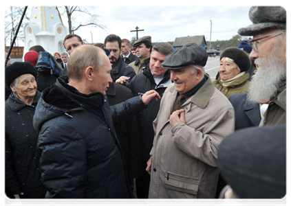 After the opening ceremony of the Khatsun memorial complex, Vladimir Putin spoke with war veterans|25 october, 2011|17:44