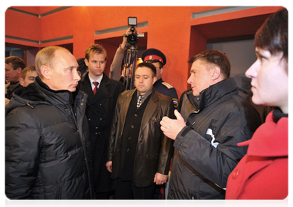 After the opening ceremony of the Khatsun memorial complex, Vladimir Putin spoke with representatives of the Bryansky Front scout teams|25 october, 2011|17:44