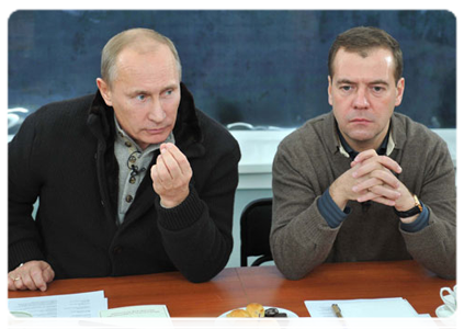 President Dmitry Medvedev and Prime Minister Vladimir Putin meeting with agricultural workers and leaders of the United Russia party in the Stavropol Territory|25 october, 2011|19:43