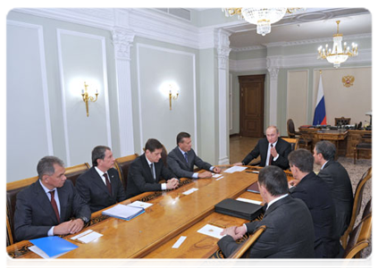 Prime Minister Vladimir Putin presents State Duma candidate certificates to a number of ministers|29 october, 2011|11:09