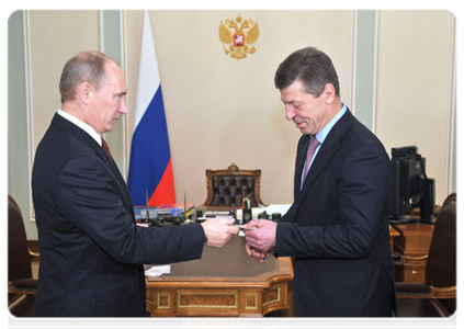 Prime Minister Vladimir Putin presents a State Duma candidate certificate to Deputy Prime Minister Dmitry Kozak|29 october, 2011|11:09