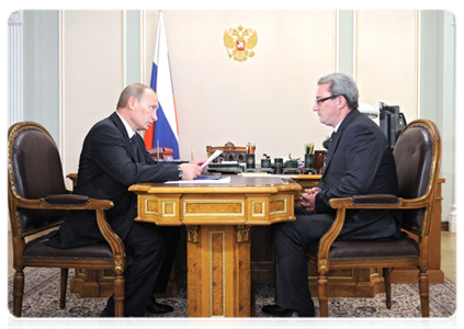 Prime Minister Vladimir Putin at a meeting with head of the Republic of Komi Vyacheslav Gaizer|3 october, 2011|13:54