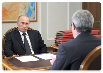 Prime Minister Vladimir Putin at a meeting with head of the Republic of Komi Vyacheslav Gaizer|3 october, 2011|13:54