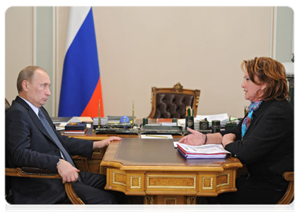 Prime Minister Vladimir Putin holds a working meeting with the Minister of Agriculture Yelena Skrynnik|31 october, 2011|17:00