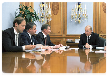 Prime Minister Vladimir Putin at a meeting on the defence industry|7 october, 2011|12:19