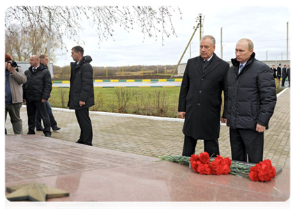 Prime Minister Vladimir Putin laying flowers to a monument dedicated to the Red Army soldiers who lost their lives during the Great Patriotic War|1 november, 2011|16:57