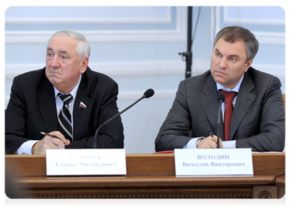 Сhairman of the Federal Council’s committee for local governments Stepan Kirichuk and Deputy Prime Minister and Chief of Staff of the Russian government’s Executive Office Vyacheslav Volodin|1 november, 2011|17:46