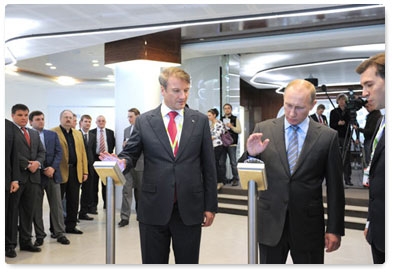 Prime Minister Vladimir Putin visits Sberbank's South Port customer support centre and attends the opening ceremony of the state-of-the-art Data Processing Centre there