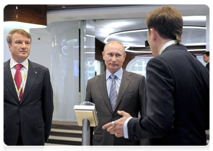 Prime Minister Vladimir Putin visits Sberbank's South Port customer support centre and attends the opening ceremony of the state-of-the-art Data Processing Centre there|12 november, 2011|17:23