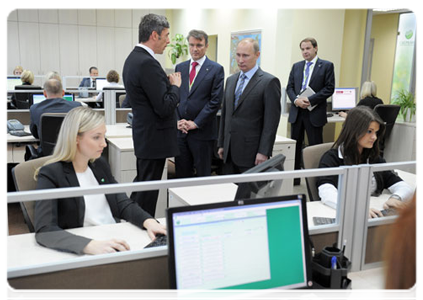 Prime Minister Vladimir Putin visits Sberbank's South Port customer support centre|12 november, 2011|17:24