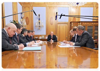 Prime Minister Vladimir Putin holding a meeting on state defence-industry contracts|14 november, 2011|18:14