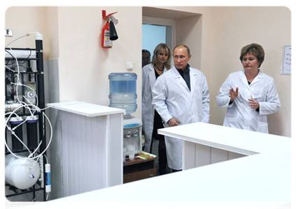 Prime Minister Vladimir Putin visits the Golovchino rural district hospital|15 november, 2011|19:11