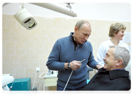 Prime Minister Vladimir Putin visits the Golovchino rural district hospital|15 november, 2011|19:14