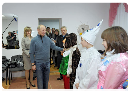 Председатель Правительства Российской Федерации В.В.Путин посетил Антоновский сельский модельный дом культуры|15 ноября, 2011|19:37