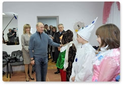 Prime Minister Vladimir Putin visits Golovchino Children’s Arts School and the Antonovsky Village Community Centre