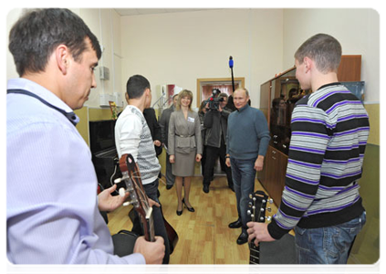 Председатель Правительства Российской Федерации В.В.Путин посетил Антоновский сельский модельный дом культуры|15 ноября, 2011|19:38