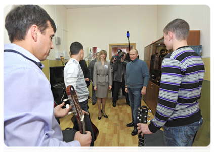 Prime Minister Vladimir Putin visiting the Antonovsky Village Community Centre|15 november, 2011|19:38