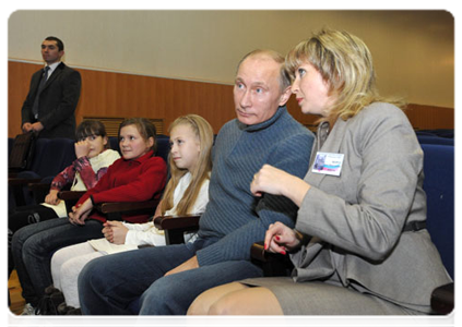 Prime Minister Vladimir Putin visiting the Antonovsky Village Community Centre|15 november, 2011|19:38