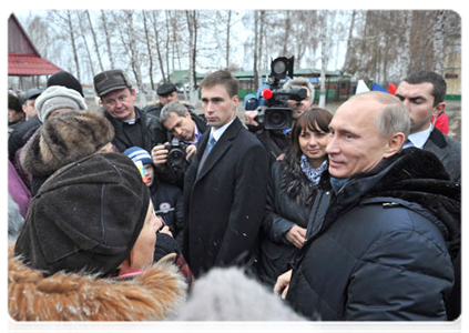 Prime Minister Vladimir Putin meeting with local residents during his visit to the village of Golovchino|15 november, 2011|19:47