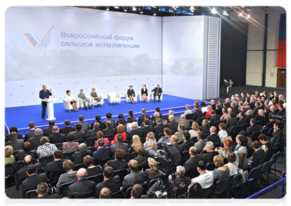 Председатель Правительства Российской Федерации В.В.Путин принял участие в пленарном заседании Всероссийского форума сельской интеллигенции|15 ноября, 2011|20:33